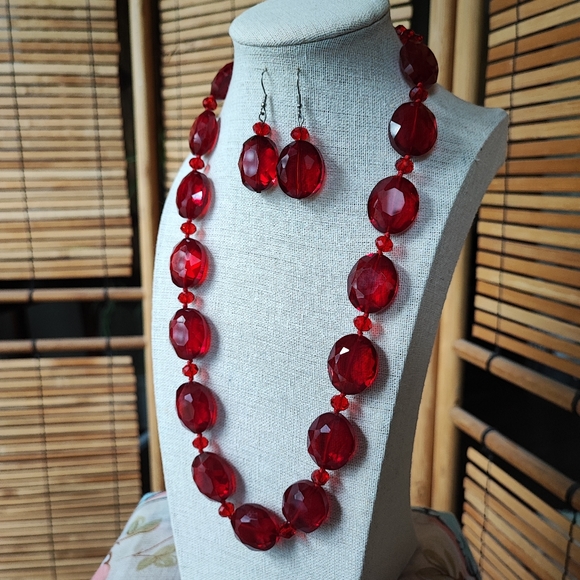 Red Siam Glass Faceted Necklace and Earrings Silver Tone Lifesaver Clasp Heavy - Picture 2 of 12